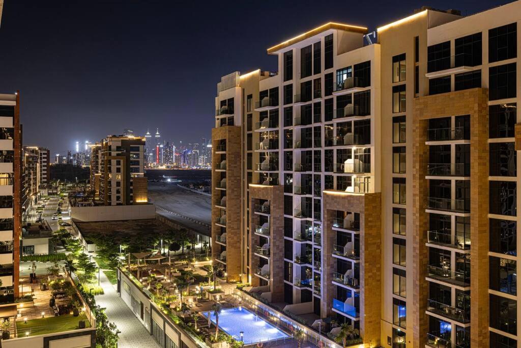 Azizi 26 Apartment *